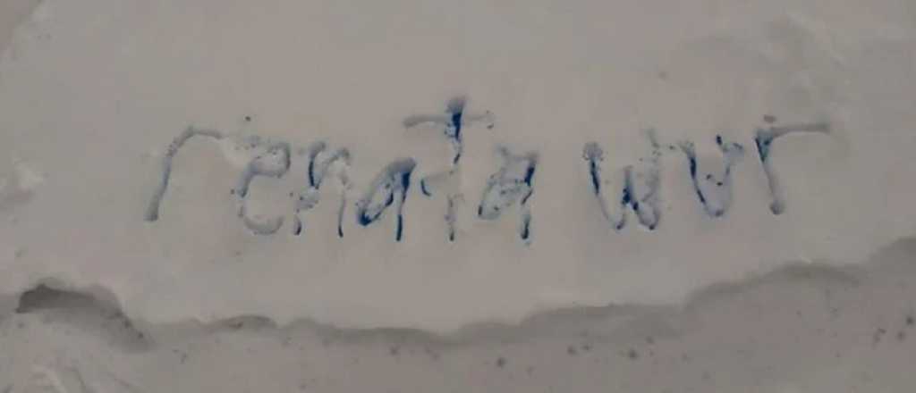 Polémica por una obra que pintó una artista sobre la nieve en Vallecitos