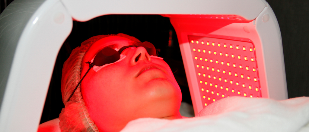 Qué es la fototerapia LED: el secreto de la piel de las estrellas