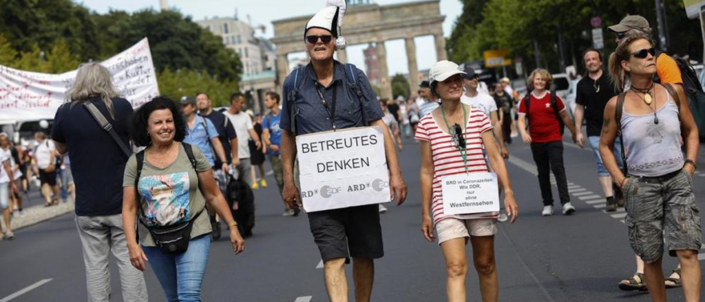 Marchan en Berlín contra el aislamiento en medio de un rebrote
