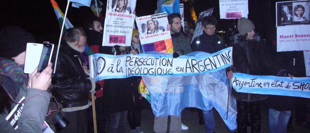 Argentinos radicados en Francia marcharon contra la visita de Macri 