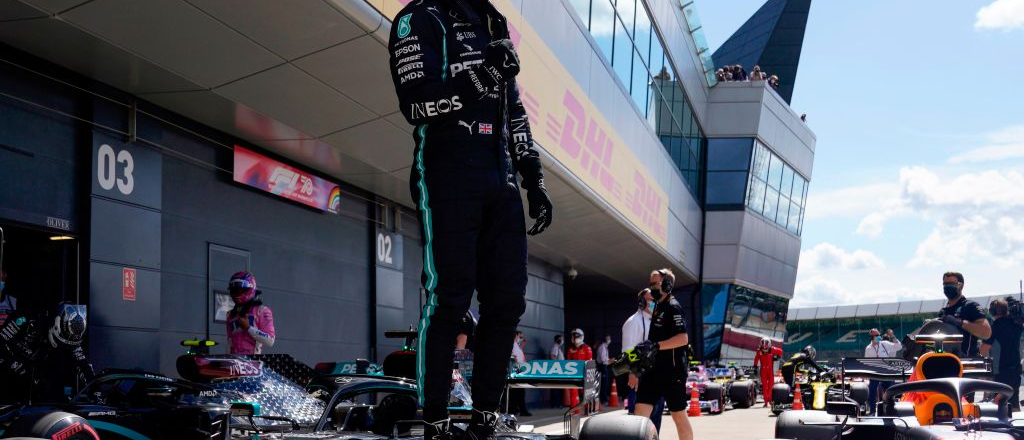 Hamilton venci&oacute; el r&eacute;cord de Silverstone a toda velocidad
