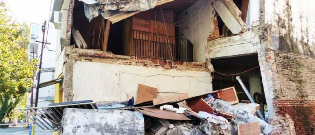 Dos muertos al incendiarse y derrumbarse una casa en San Luis