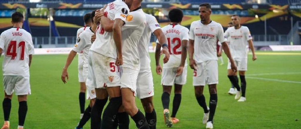 Sevilla, con Ocampos y Banega, eliminó a Roma en la Europa League