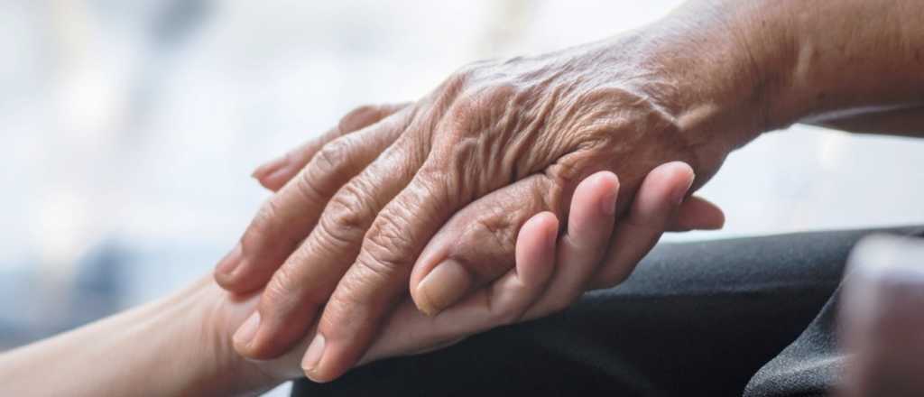 El virus y los "geriatruchos", por qué archivamos a los ancianos como trastos