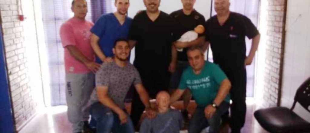 As&iacute; trabajan los camilleros en &eacute;poca de coronavirus en Mendoza