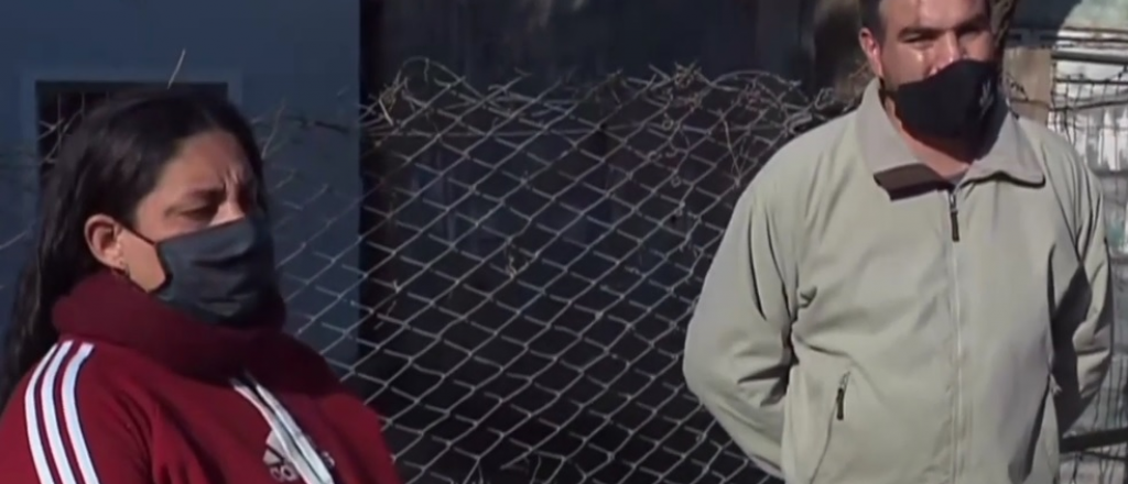 Un alba&ntilde;il ofrece trabajo a cambio de una computadora para su hija