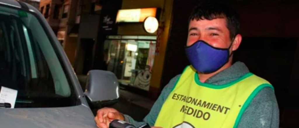 Devolvi&oacute; un cheque de $2 millones y le dieron una recompensa de $300