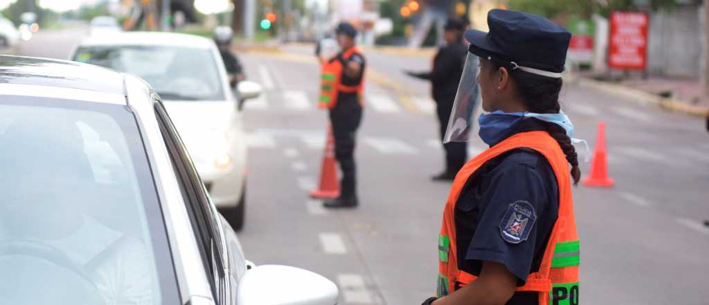 La familia policial mendocina reclamó suba salarial y poder protestar
