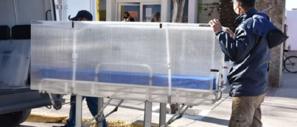 La novedosa "cápsula" que diseñó Santa Rosa para trasladar contagiados