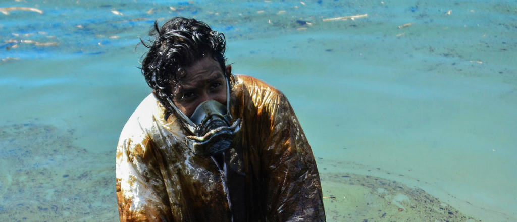 Un buque derramó mil toneladas de petróleo frente a la Isla Mauricio