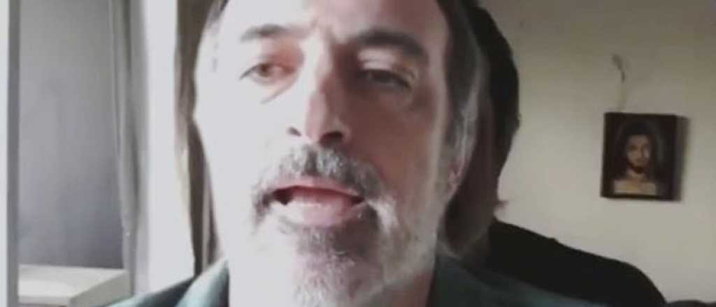 Esteban Bullrich us&oacute; una foto gigante para simular su presencia en el Senado