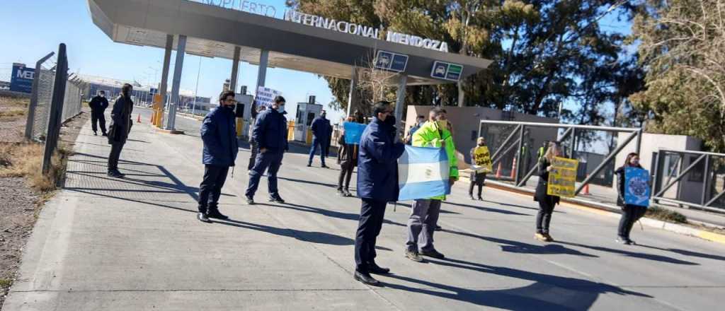 Trabajadores de aerolíneas low cost protestarán en Casa de Gobierno