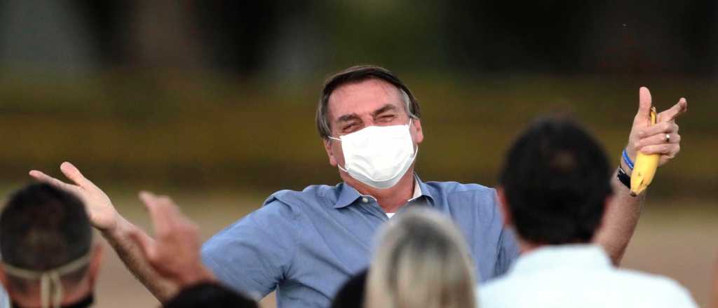Bolsonaro: "No sé por qué están corriendo atrás de esta vacuna"
