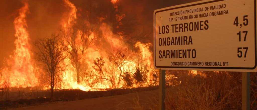 Fotos y videos: El fuego continúa en Córdoba y esperan lluvias que alivien