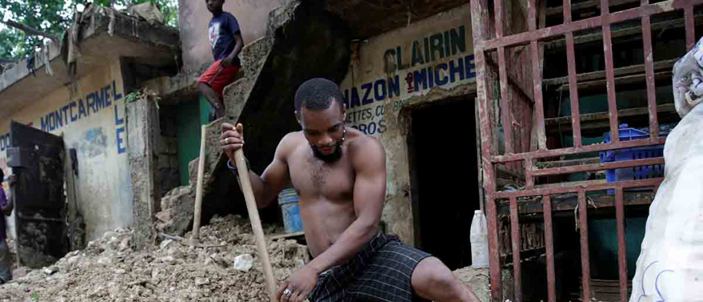 Ya hay m&aacute;s de 400 mil evacuados por el hurac&aacute;n "Laura"