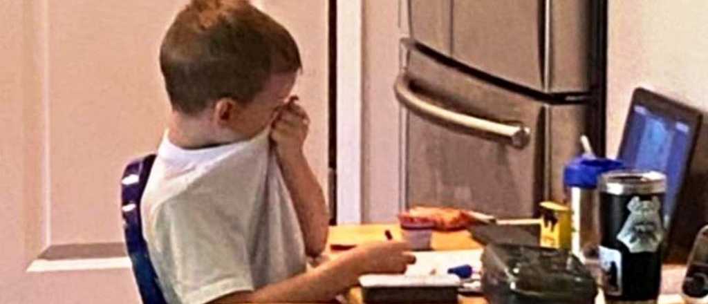 La foto de un ni&ntilde;o llorando que muestra el impacto de la pandemia 