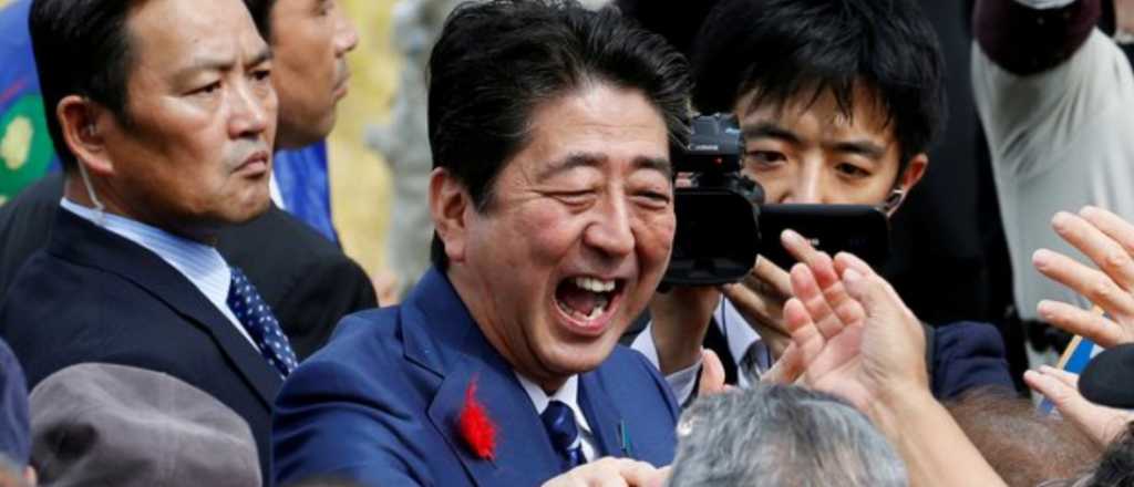 Por una enfermedad intestinal, renunció el primer ministro japonés