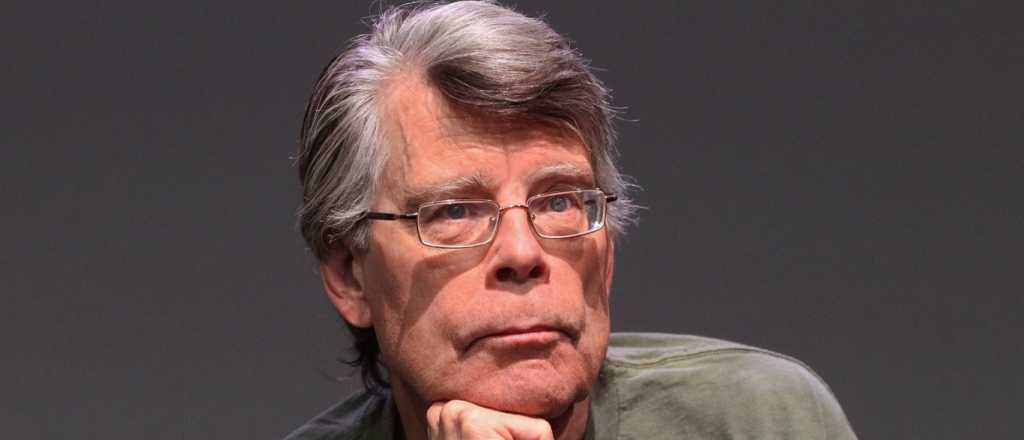 Los escritores famosos que mandan en Twitter