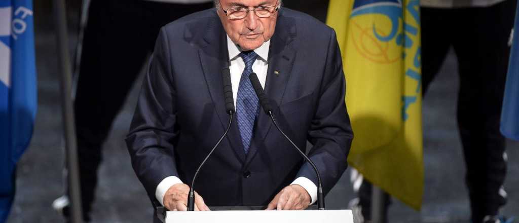 Pese al escándalo, Blatter confirmó que no renuncia