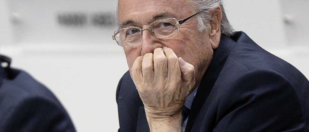 La perlita: ¿qué tenía Blatter en la mesa durante la votación?