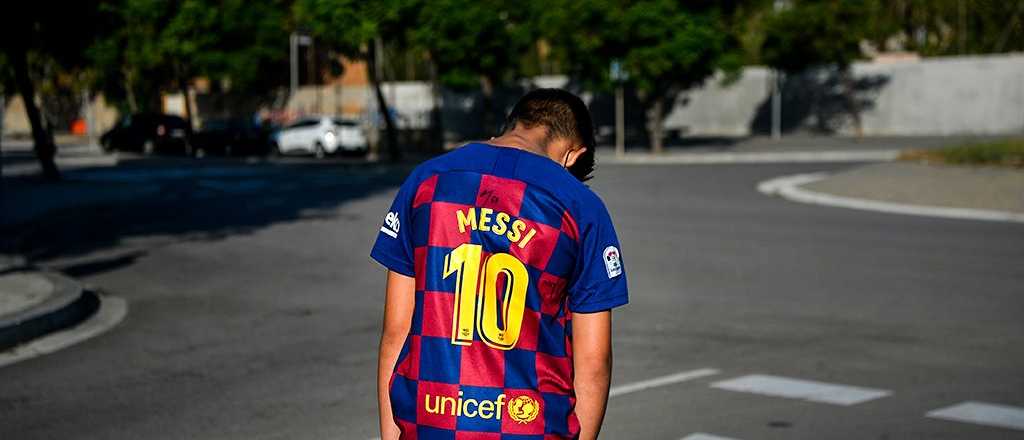 El desconsuelo de un niño del Barcelona que esperó a Messi y nunca llegó