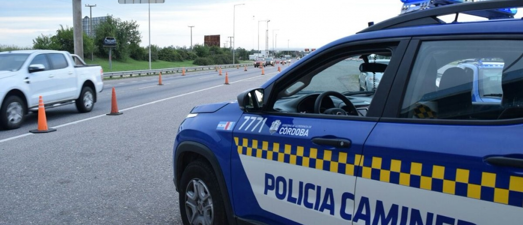 Un policía agredió a un conductor durante un control vial en Córdoba