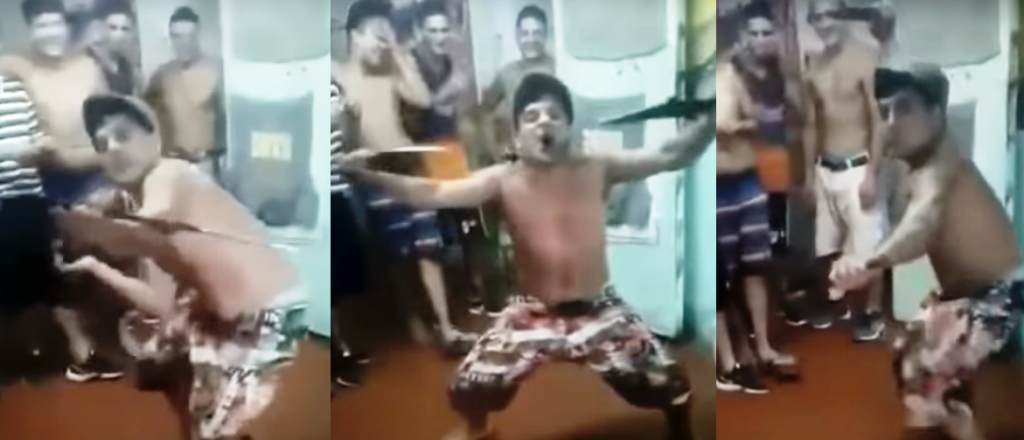 Video: un preso con dos facas baila cumbia en el pabellón