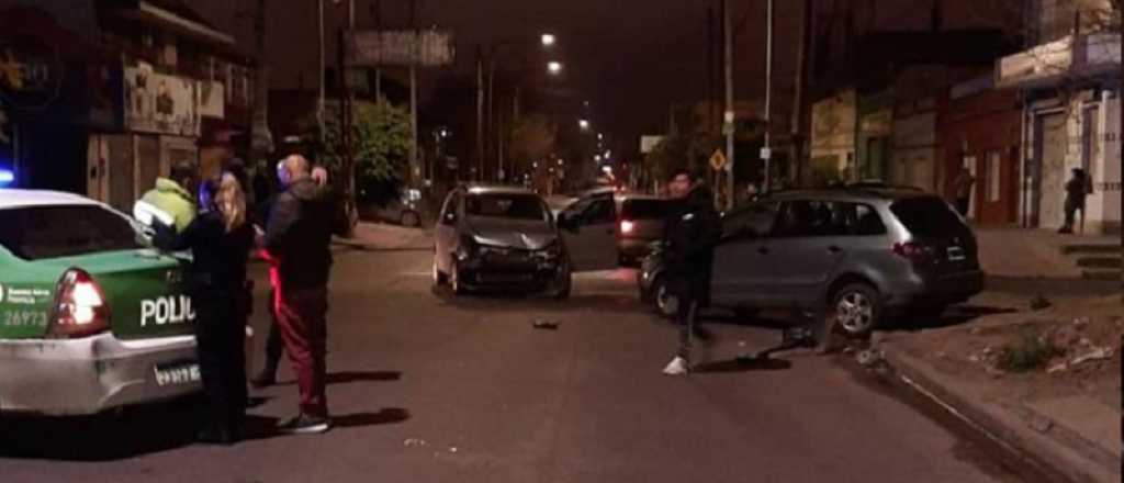 Detuvieron a cuatro polic&iacute;as por robarle medio mill&oacute;n a un hombre que choc&oacute;