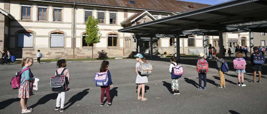 Francia cierra 22 de las escuelas reabiertas tras detectar contagios
