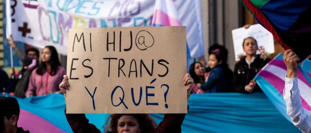 PAMI deber&aacute; pagar el agrandamiento de pechos a una mujer "autopercibida"