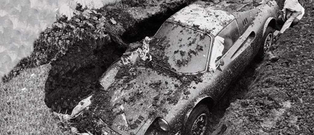 Jugaban en un jardín y encontraron un Ferrari Dino enterrado
