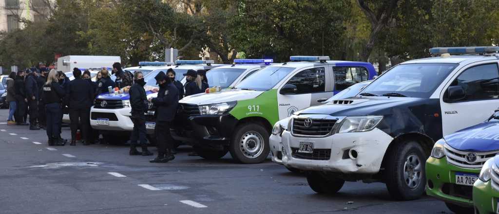 Fern&aacute;ndez dijo que el reclamo policial no se resuelve "tocando sirenas" 