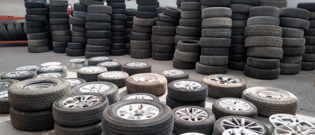 Tres detenidos en 8 allanamientos por robos de neumáticos en Mendoza