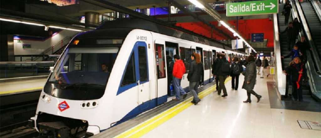 Video: grupo de españolas escupió a una pareja latina en el metro de Madrid