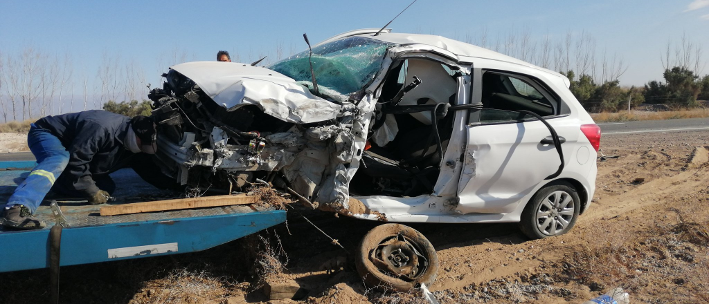 Accidente en Ruta 40 entre cami&oacute;n y auto, hay una mujer herida