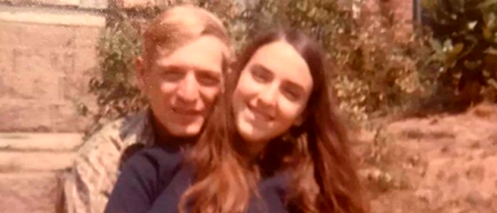 Una pareja murió por coronavirus, tomados de la mano