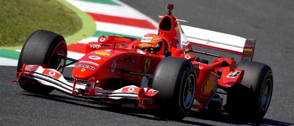 Emotiva exhibición del hijo de Schumacher en las mil carreras de Ferrari