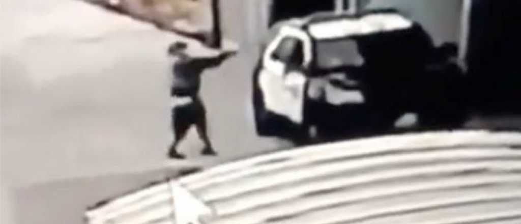 Video: ataque a tiros contra dos polic&iacute;as en Estados Unidos  