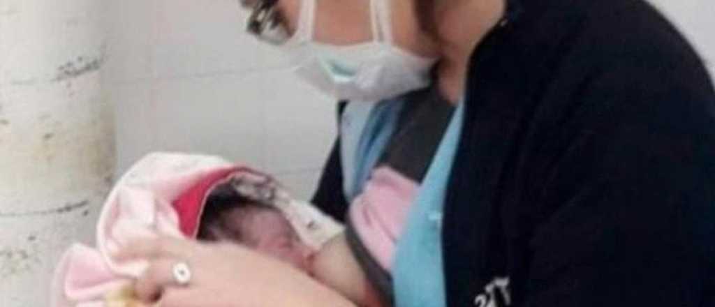 La historia detrás de la enfermera que amamantó a un bebé en medio de la pandemia 