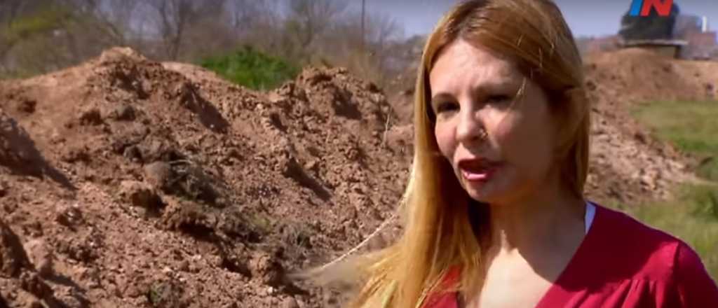 Una mujer cavó una trinchera para evitar que le usurparan más tierras