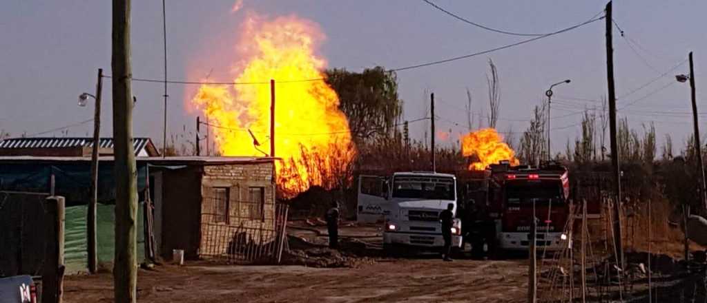 Gran incendio en Maipú por un caño de Ecogas que se rompió