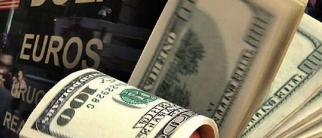 Dólar contado con liqui: alcanzó un nivel récord ante las restricciones