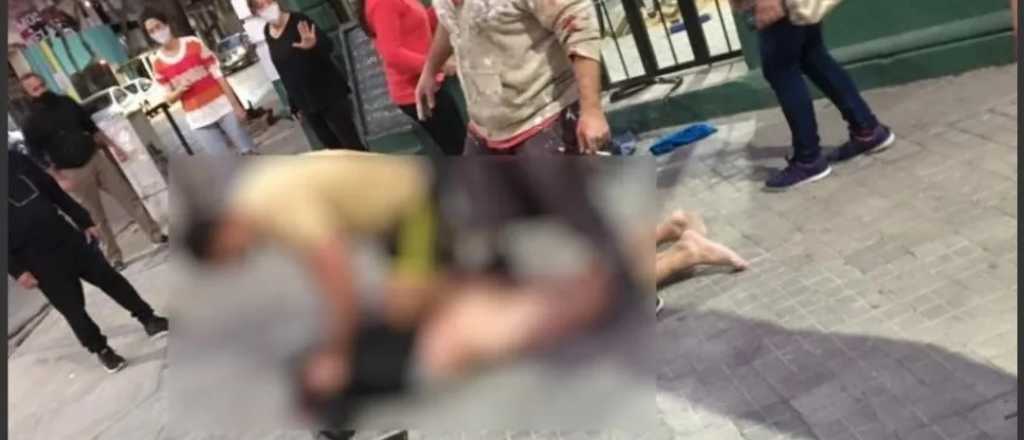 Video: le sacaron la ropa y desfiguraron a un ladrón en Rosario