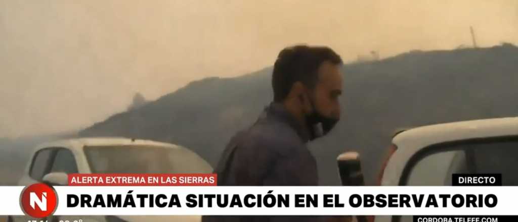 Video: el fuego en C&oacute;rdoba acorral&oacute; a un equipo de periodistas