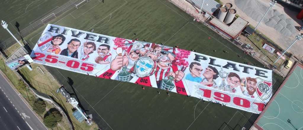 El impactante telón para festejar el Día del Hincha de River