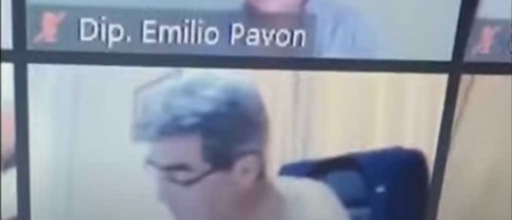 Video: diputado paraguayo sesion&oacute; sin ropa porque "se volc&oacute; el terer&eacute;"