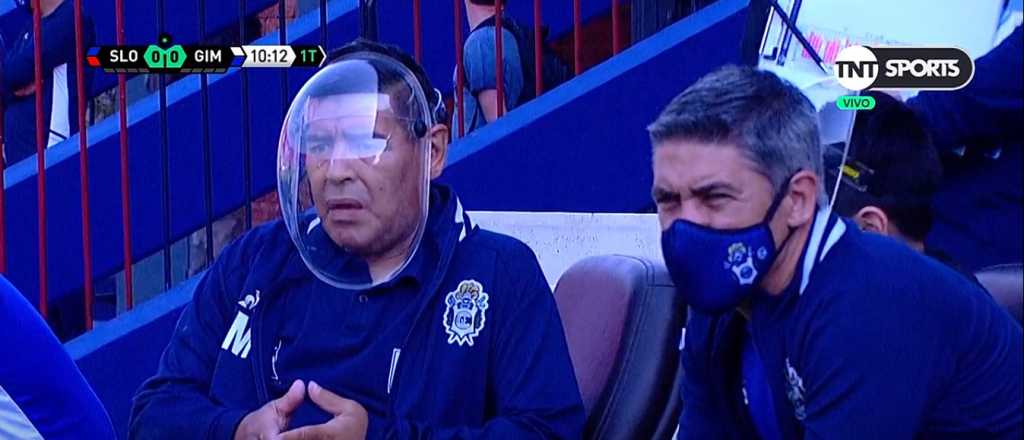 Maradona: de la máscara protectora a romper los protocolos con Tinelli