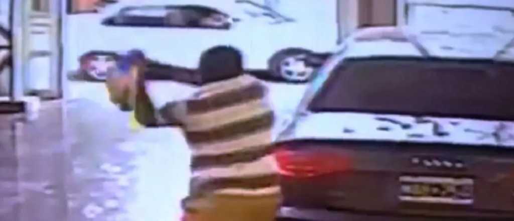 Video: La historia detrás del hombre que destrozó un Audi con un hacha 