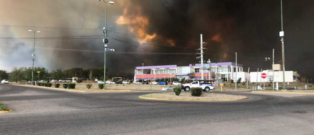 Video: por los incendios en San Luis evacuaron un hospital materno infantil
