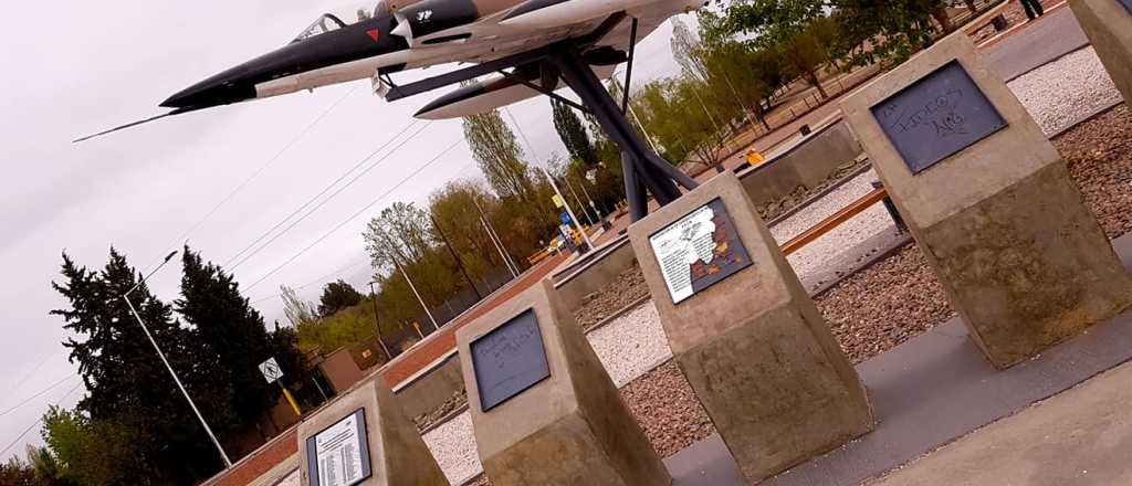 Robaron placas de veteranos y h&eacute;roes de Malvinas en Luj&aacute;n de Cuyo